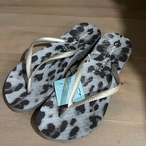 Vionic silver beach sandals size 8